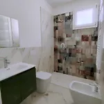 Renovated Flat With Private Fenced Garden In דירה