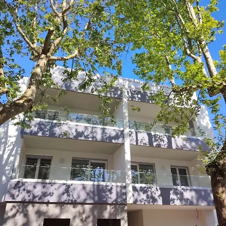 Renovated Flat With Private Fenced Garden In