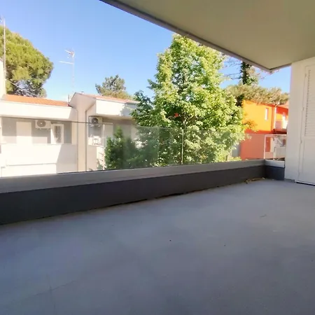 Renovated Flat With Private Fenced Garden In