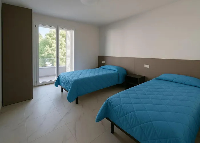 Apartment Renovated Flat With Private Fenced Garden In *